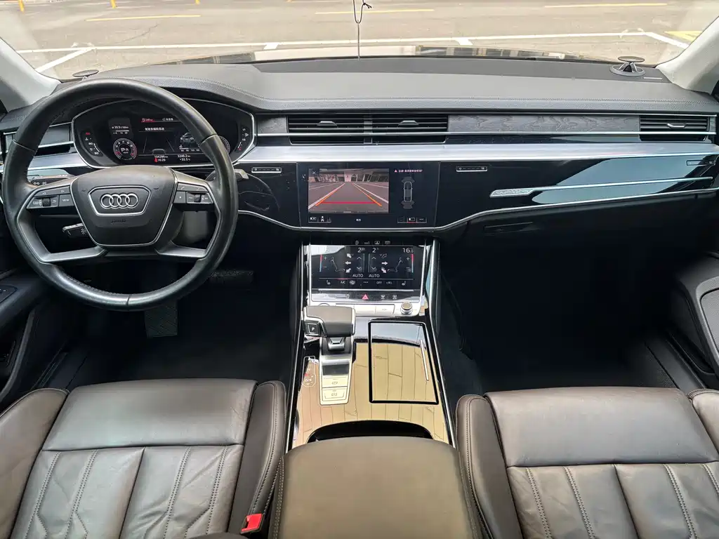 Audi A8 — фото 10