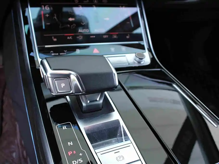 Audi A8 — фото 8