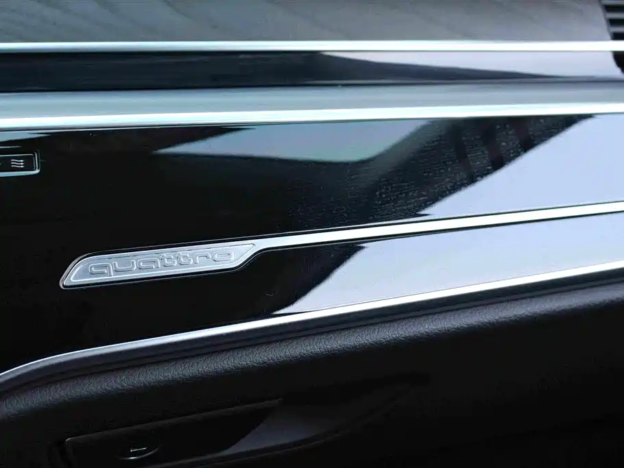 Audi A8 — фото 9