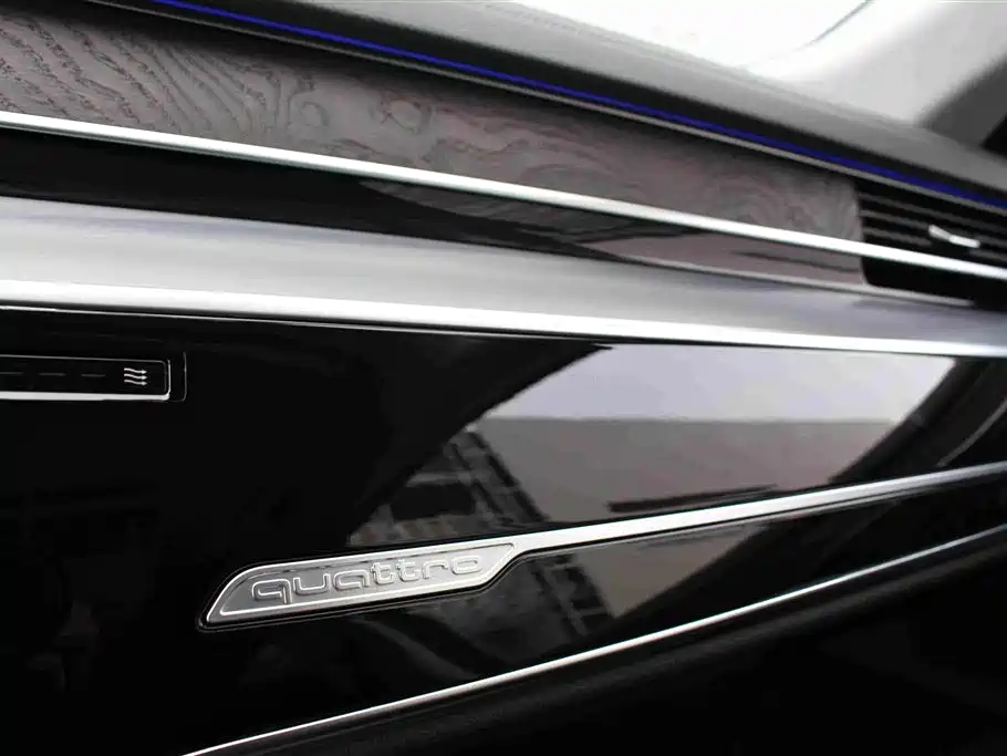Audi A8 — фото 7