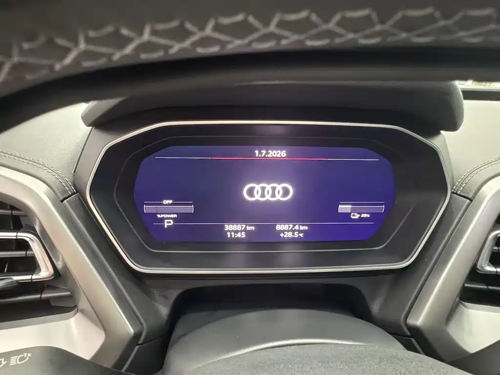 Audi Q4 e-tron — фото 9