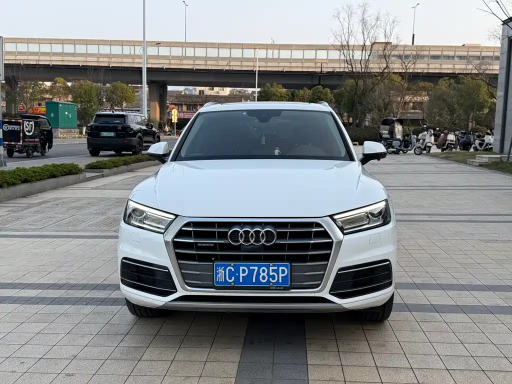 Audi Q5L — фото 2