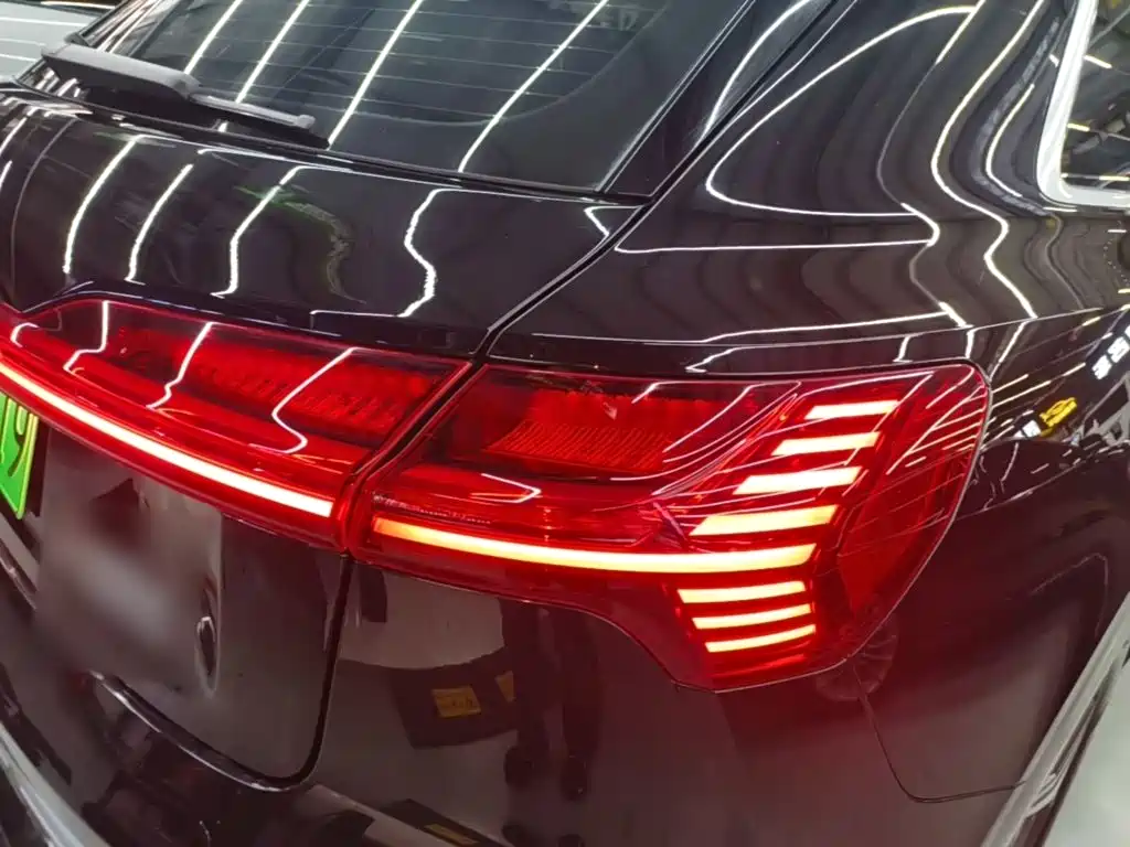 Audi e-tron — фото 8
