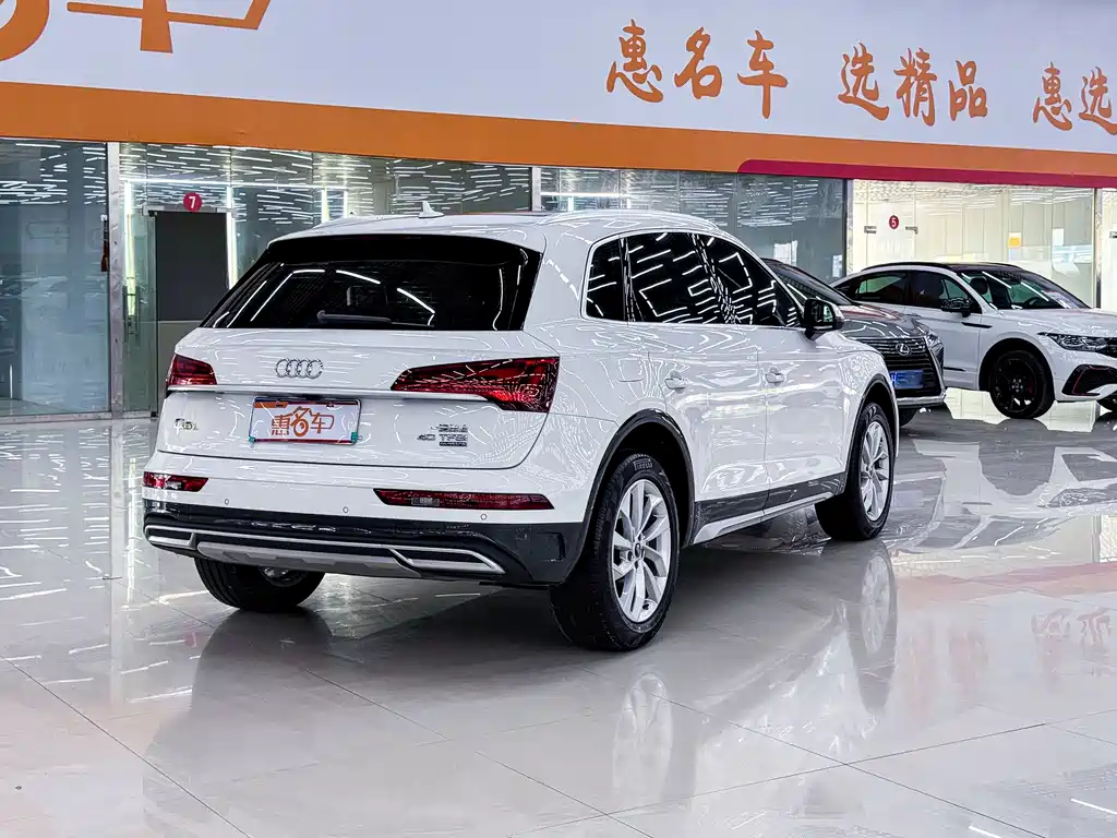 Audi Q5L — фото 23