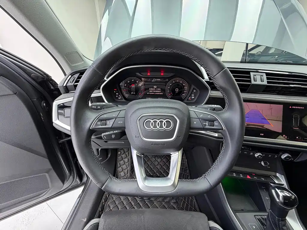 Audi Q3 — фото 10