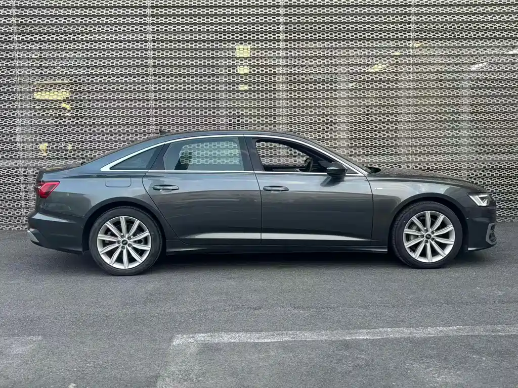 Audi A6L — фото 7