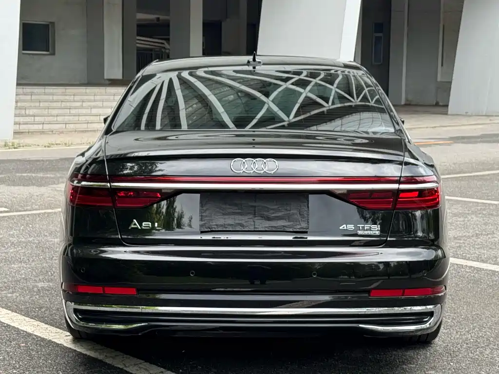 Audi A8 — фото 4