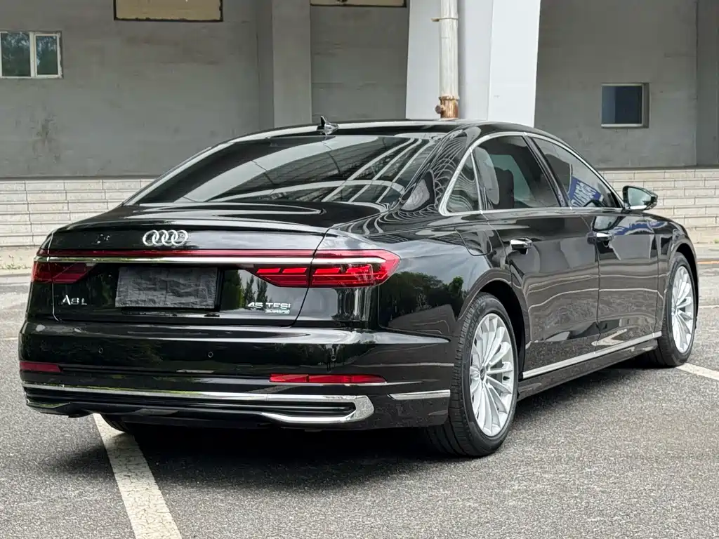 Audi A8 — фото 5