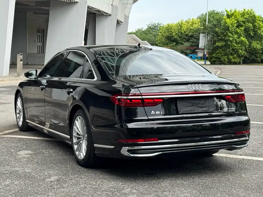 Audi A8 — фото 6