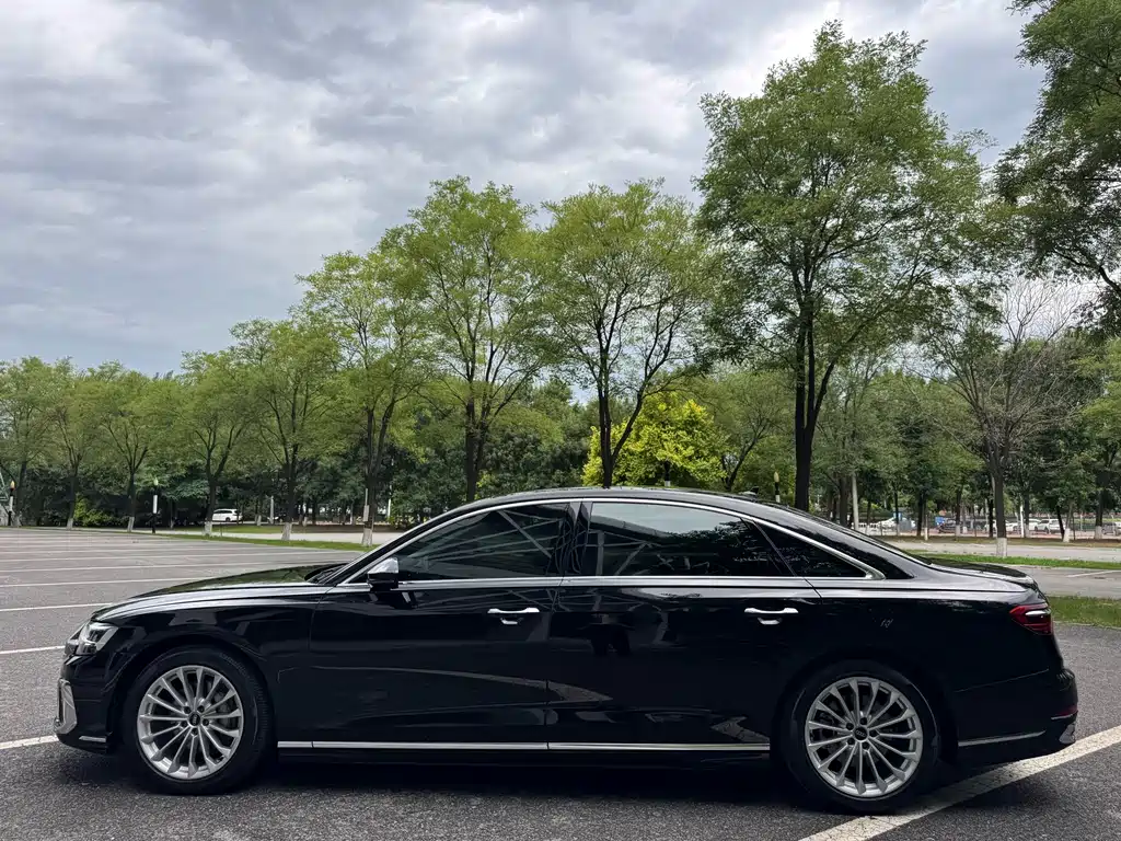 Audi A8 — фото 7