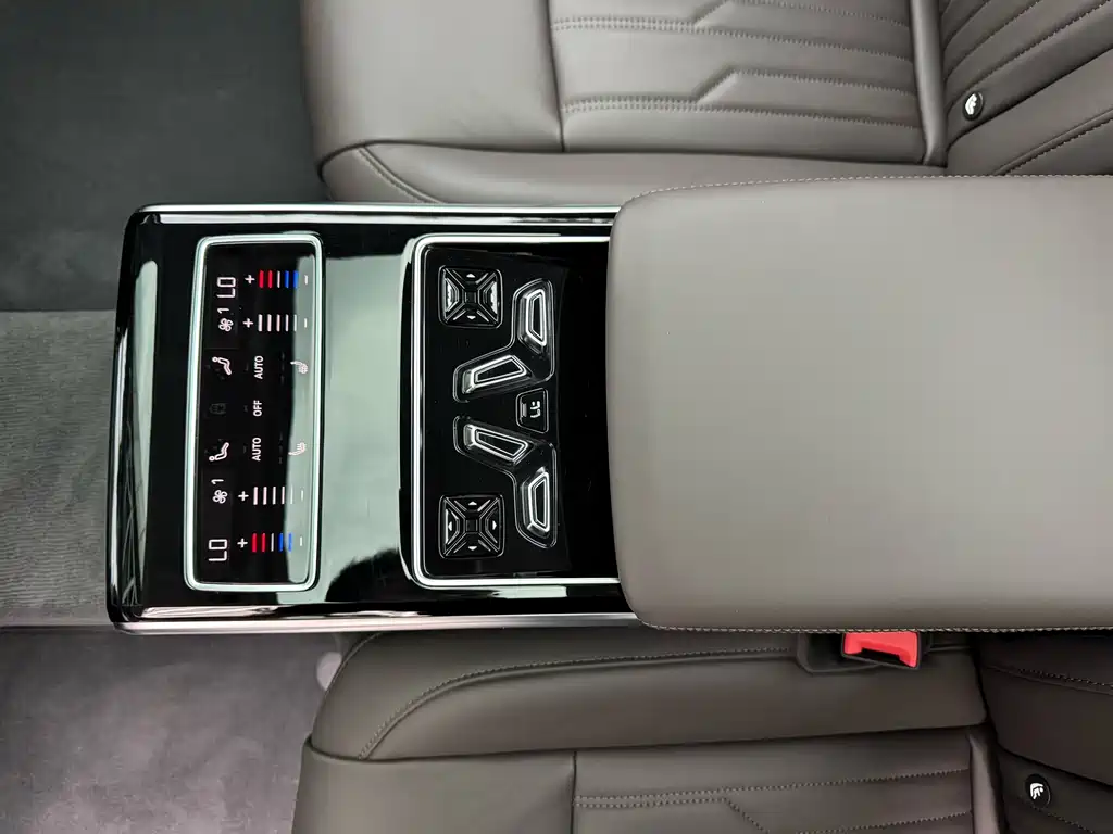 Audi A8 — фото 10