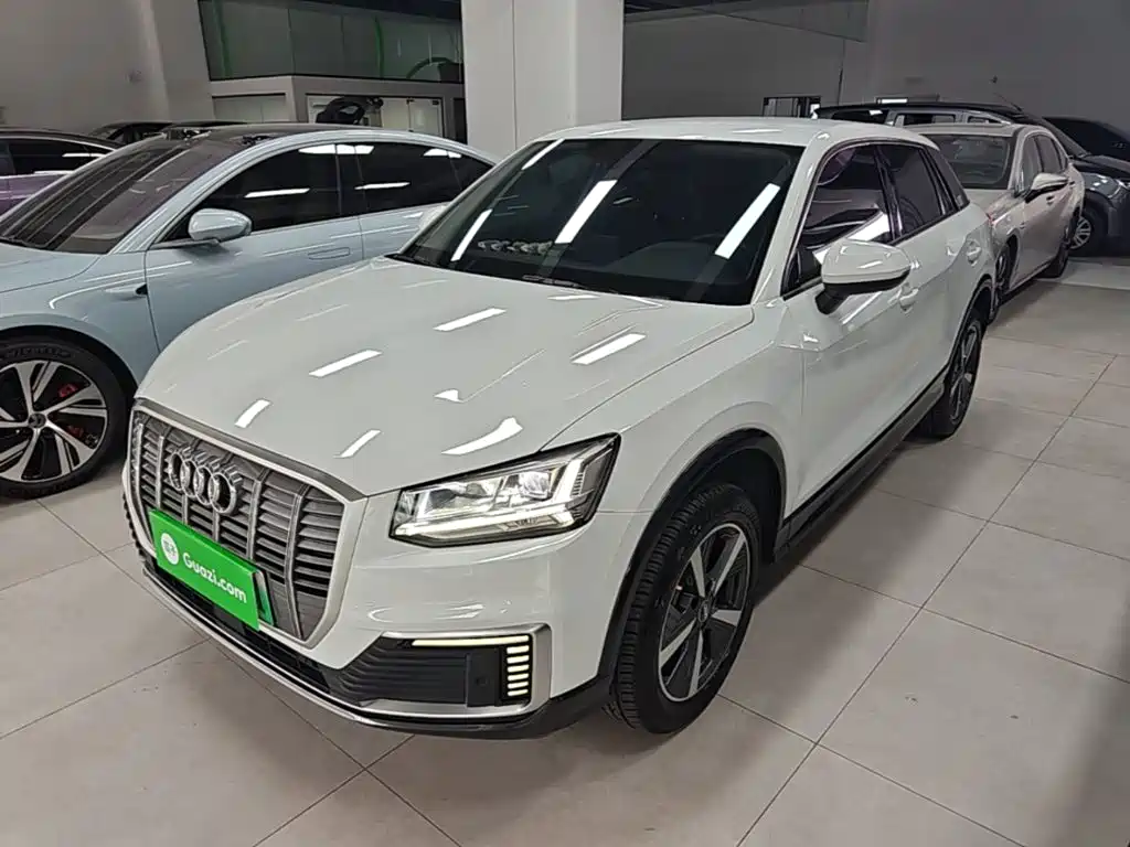 Audi Q2L e-tron — фото 2