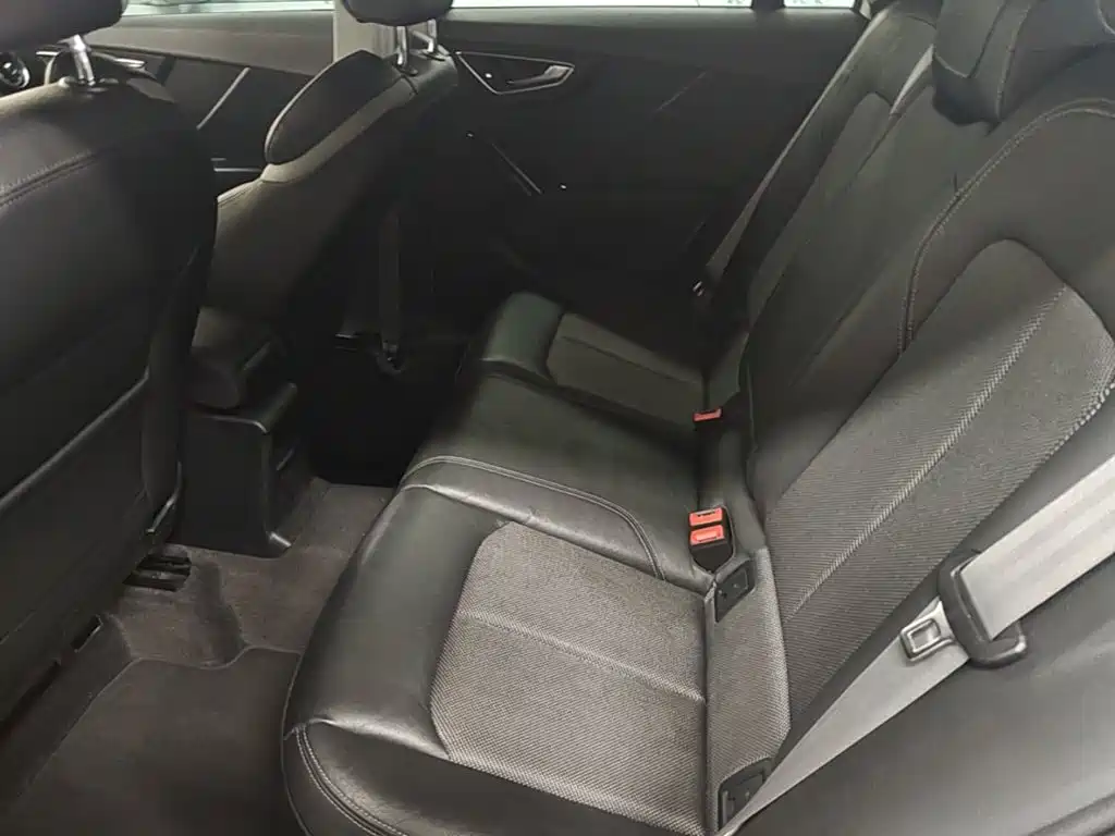 Audi Q2L e-tron — фото 17