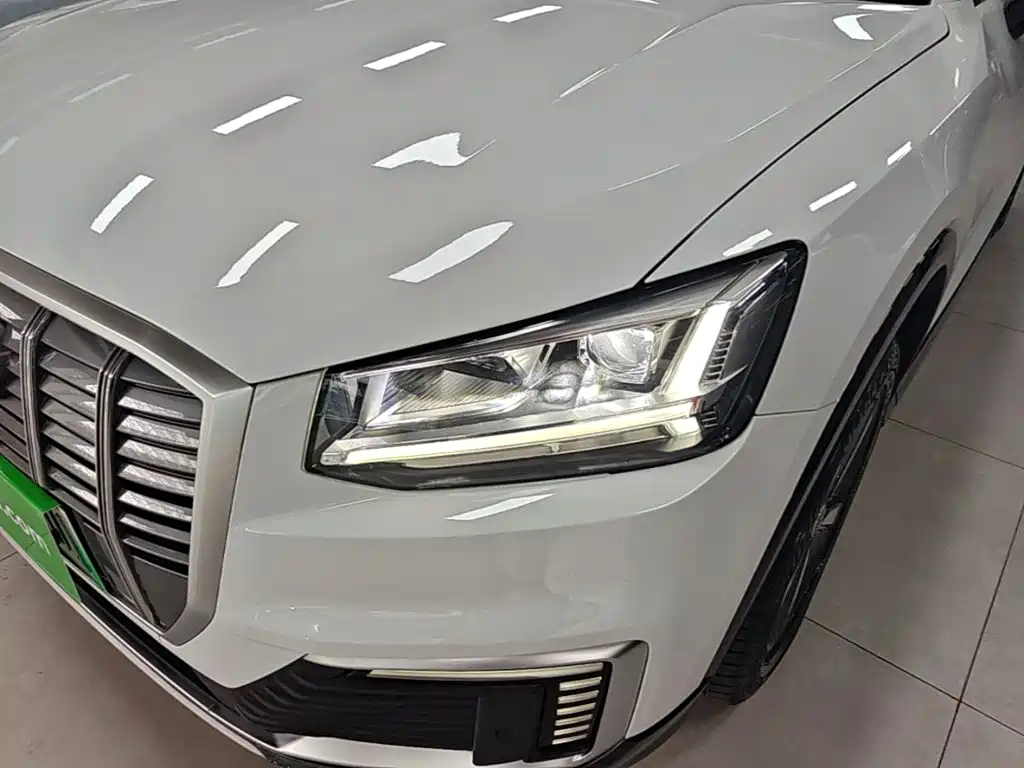 Audi Q2L e-tron — фото 24