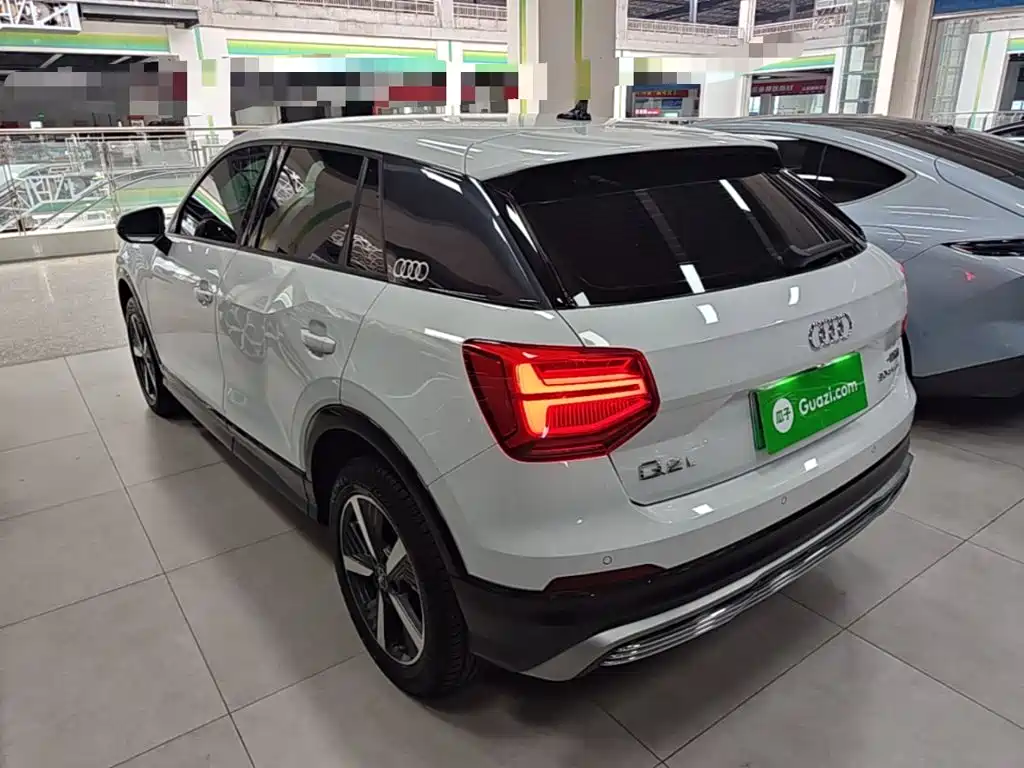 Audi Q2L e-tron — фото 5
