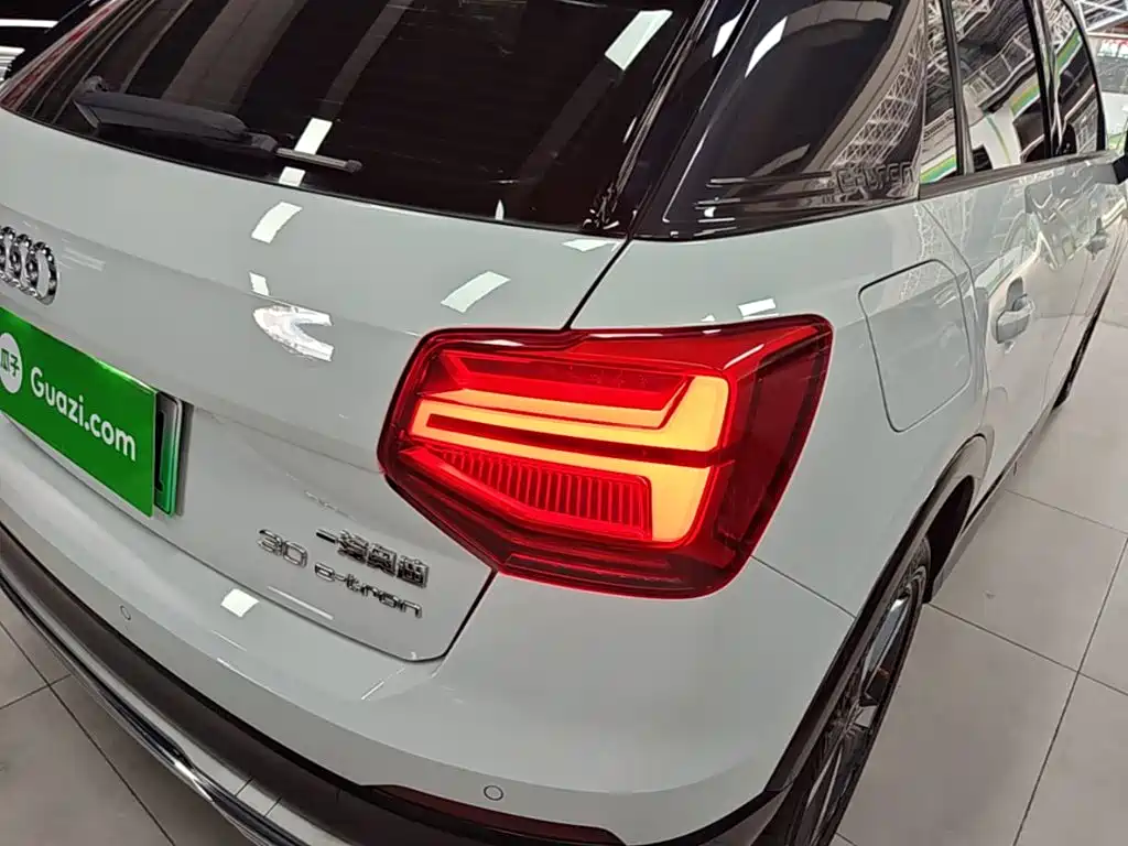 Audi Q2L e-tron — фото 8