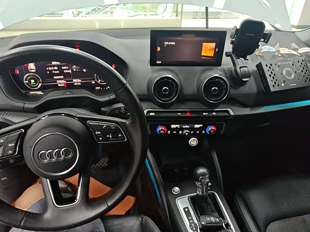 Audi Q2L e-tron — фото 10