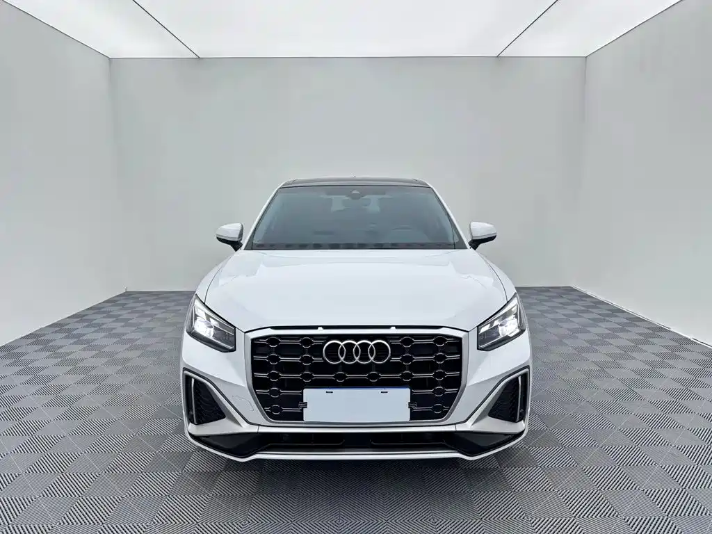 Audi Q2L — фото 2