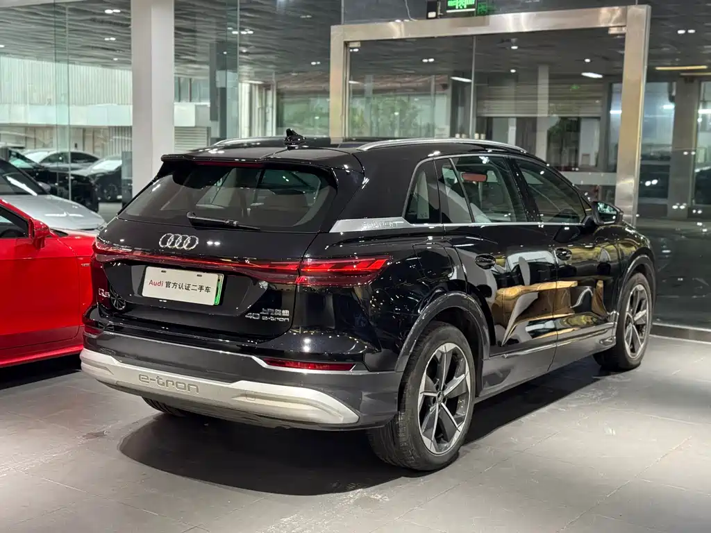 Audi Q5 e-tron — фото 4