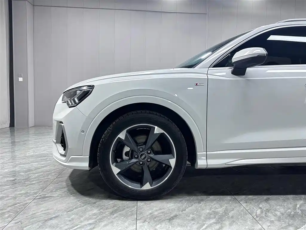 Audi Q3 — фото 8