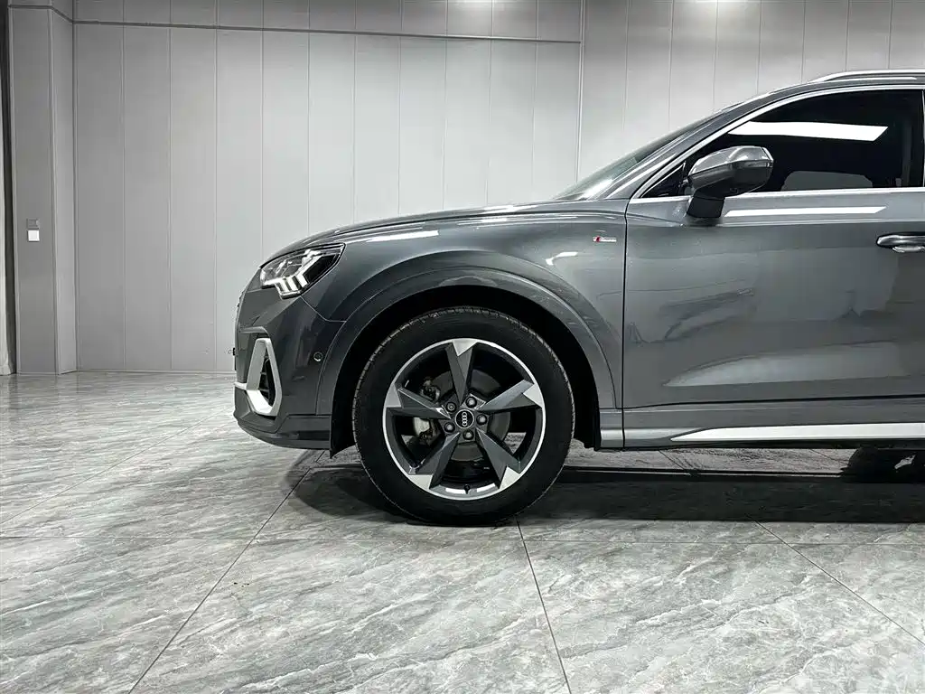 Audi Q3 — фото 8