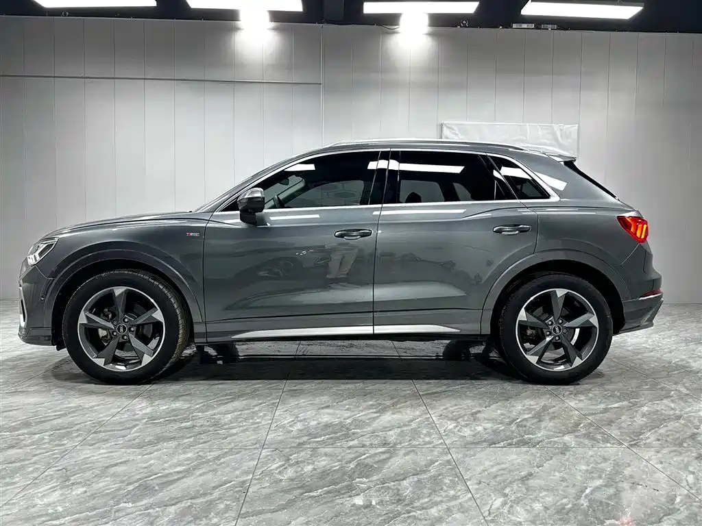 Audi Q3 — фото 9