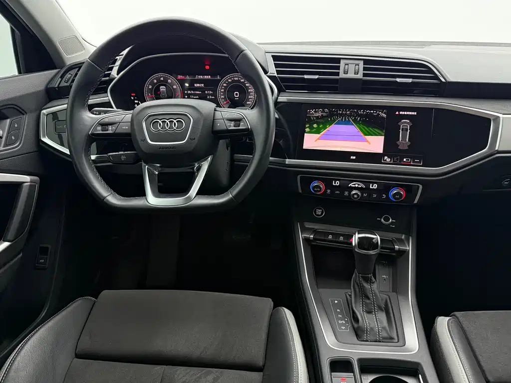 Audi Q3 — фото 11