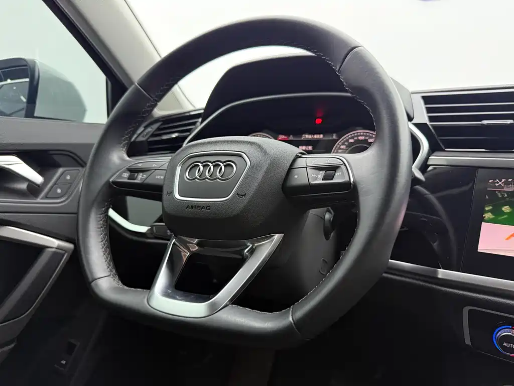 Audi Q3 — фото 13
