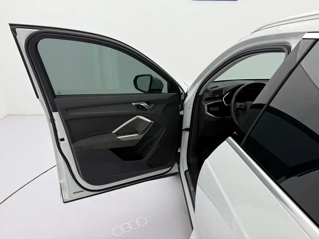 Audi Q3 — фото 24