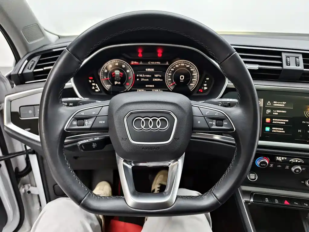 Audi Q3 — фото 20