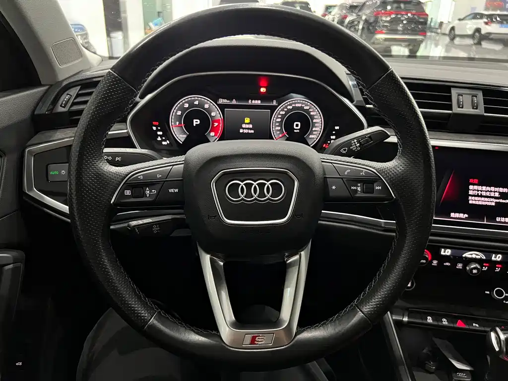 Audi Q3 Sportback — фото 37