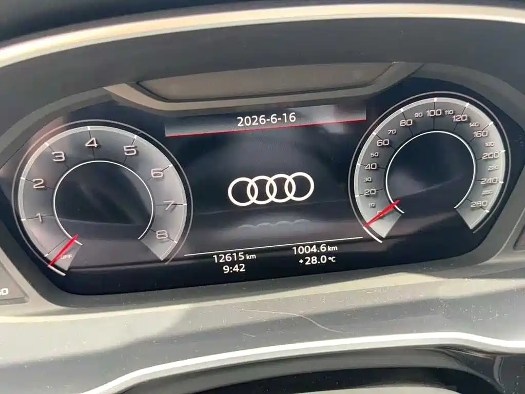 Audi Q3 — фото 10