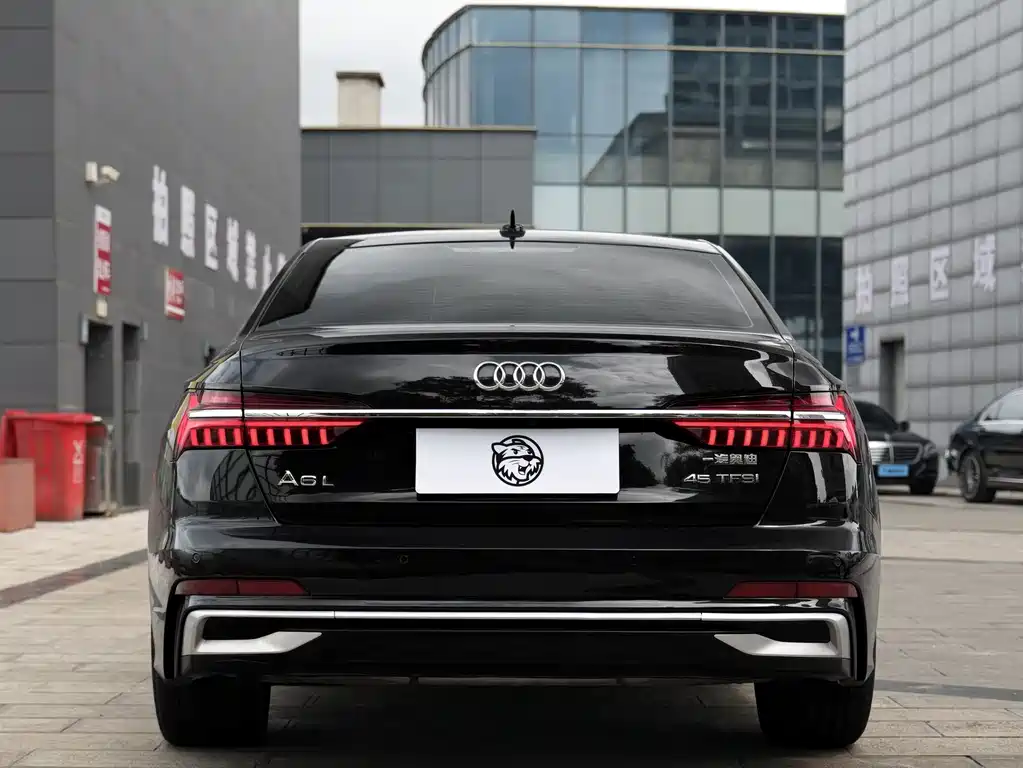 Audi A6L — фото 12