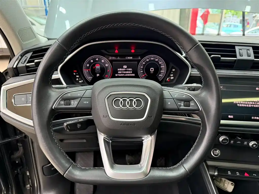 Audi Q3 — фото 11