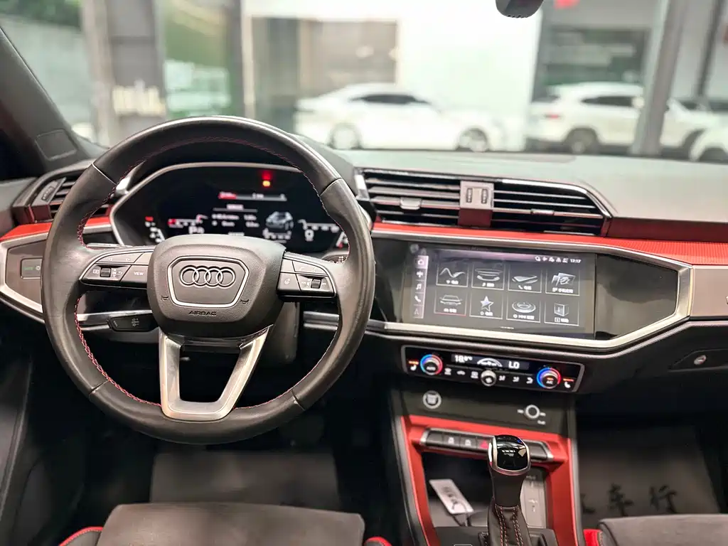Audi Q3 — фото 19