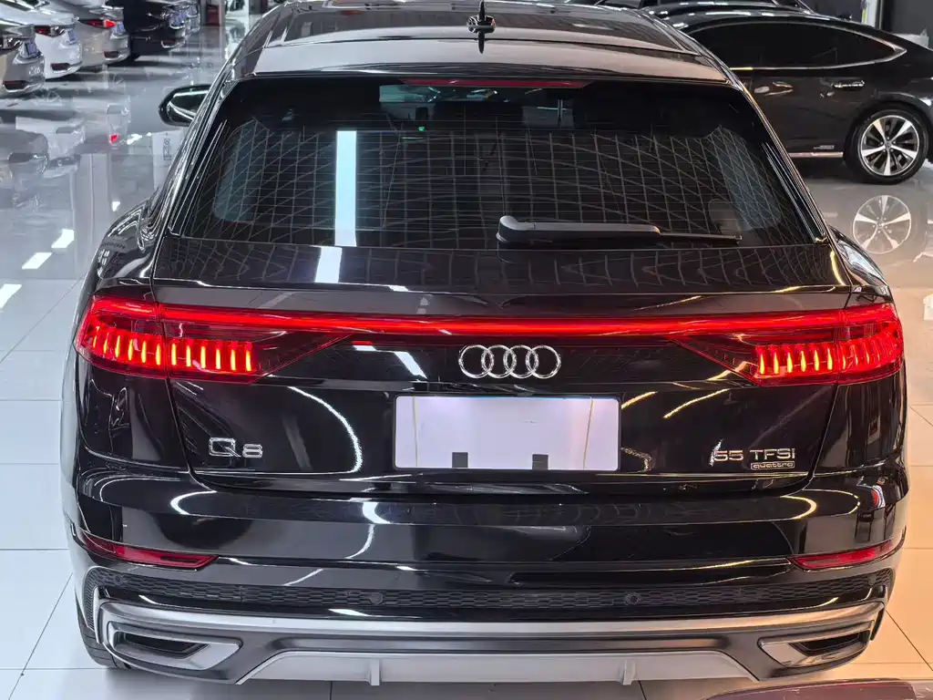 Audi Q8 — фото 5