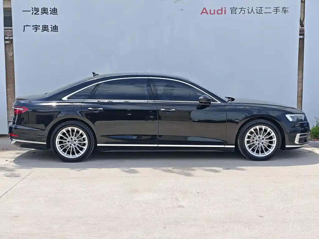 Audi A8 — фото 3