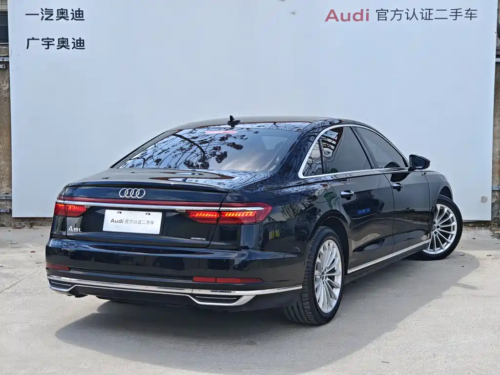 Audi A8 — фото 4