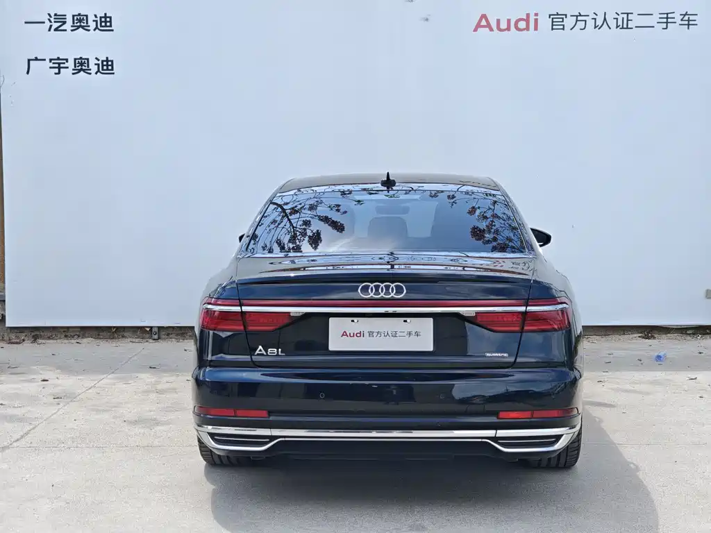 Audi A8 — фото 5