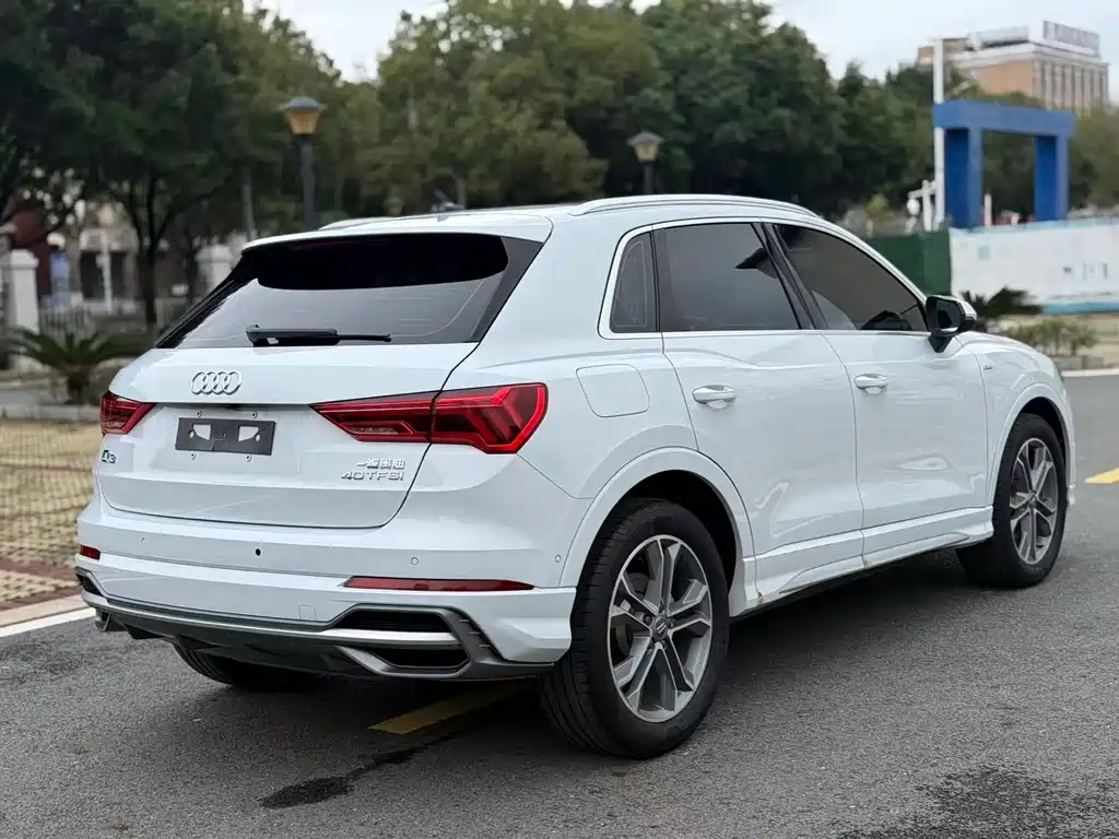 Audi Q3 — фото 11