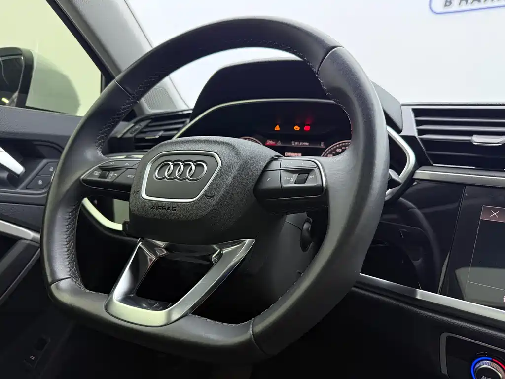 Audi Q3 — фото 9