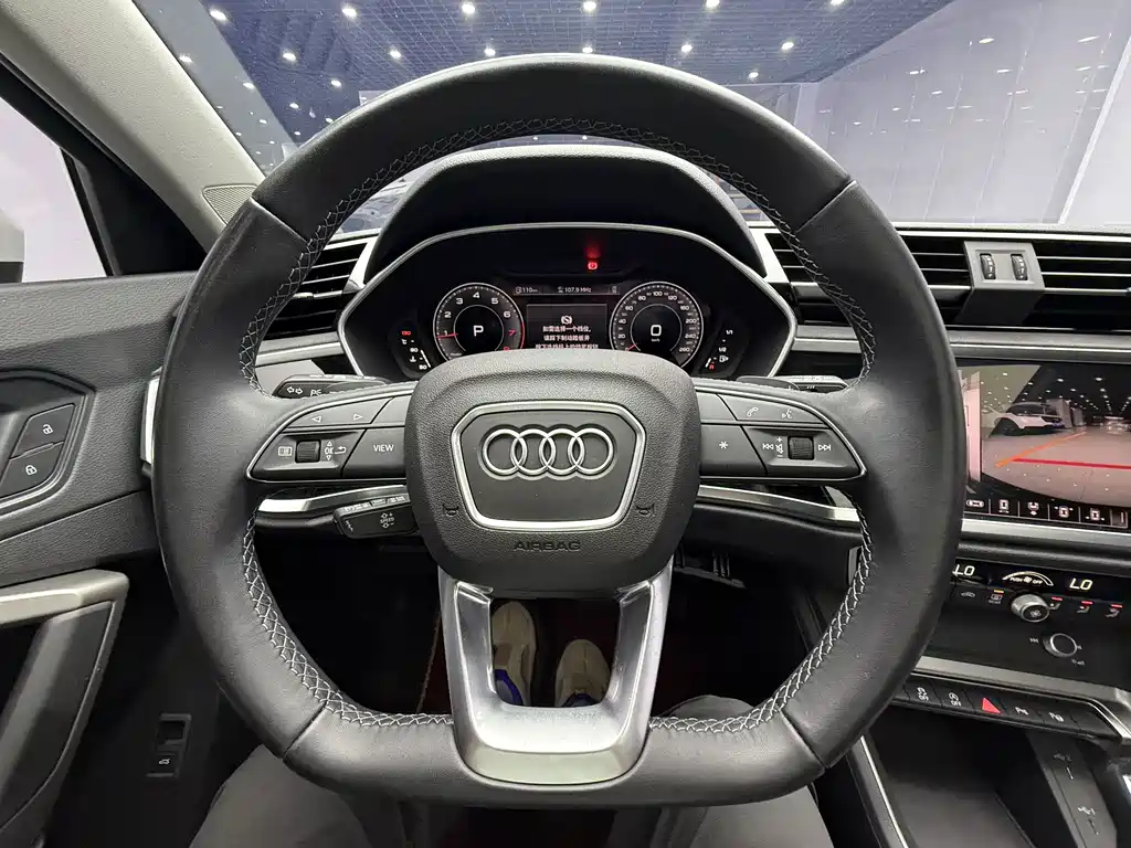 Audi Q3 — фото 11