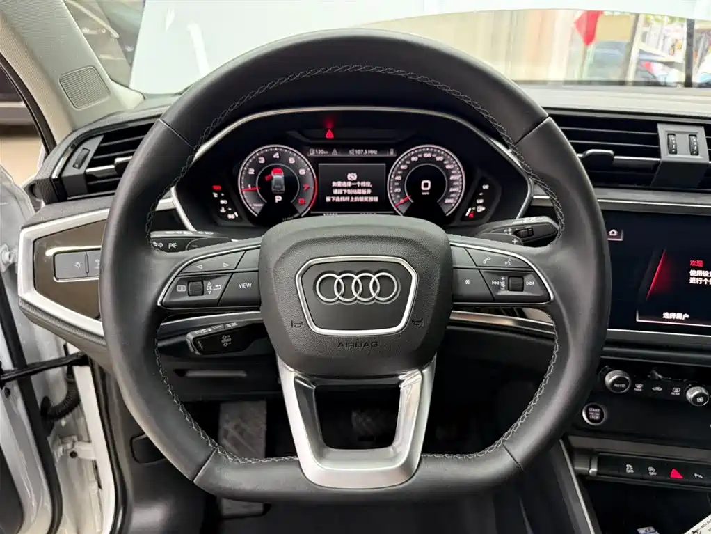 Audi Q3 — фото 11