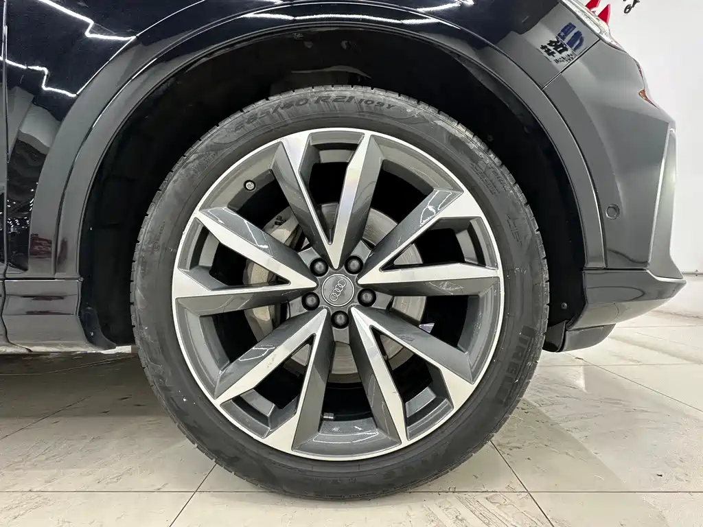 Audi Q7 — фото 18