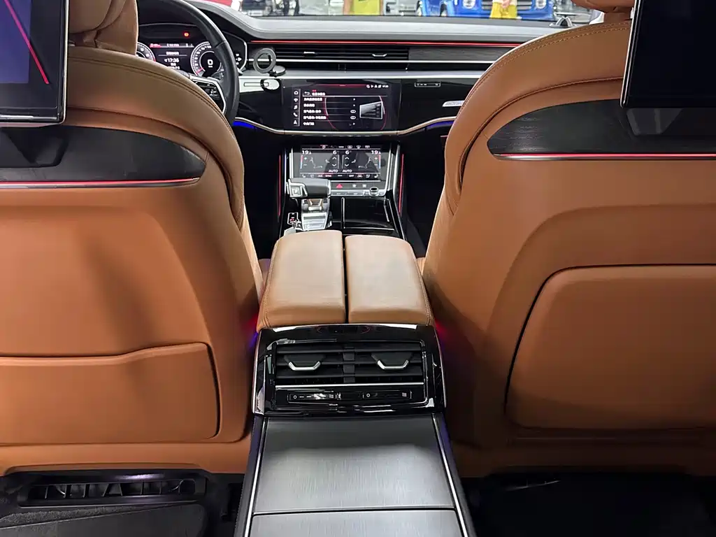 Audi A8 — фото 33