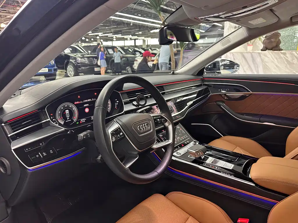 Audi A8 — фото 5