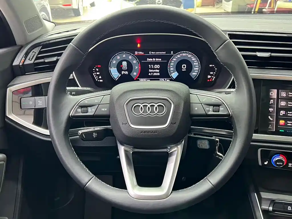 Audi Q3 — фото 10