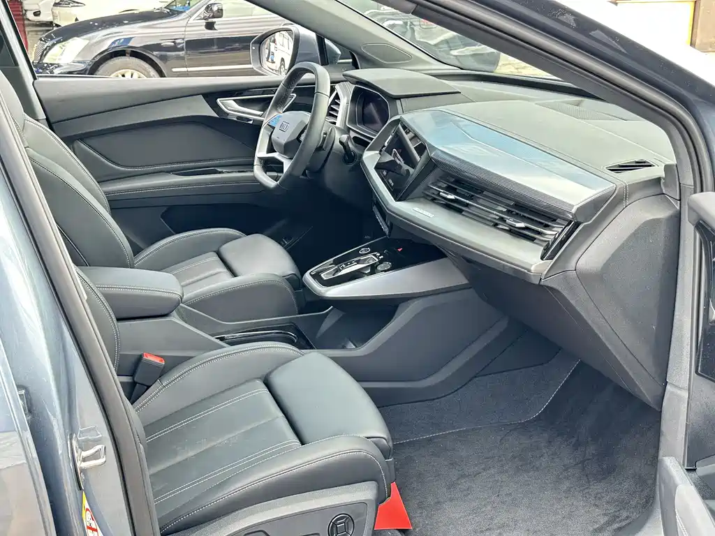 Audi Q4 e-tron — фото 10