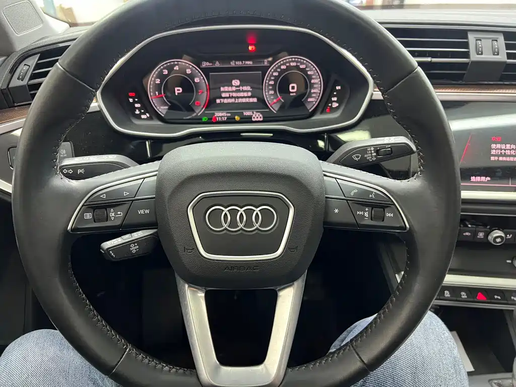 Audi Q3 — фото 13