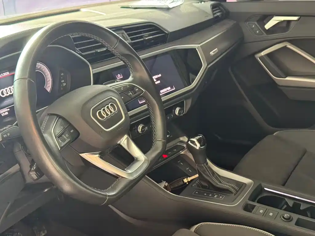 Audi Q3 — фото 14